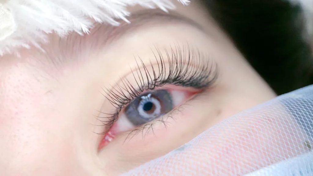 how to fix your eyelashes for long-lasting beauty?